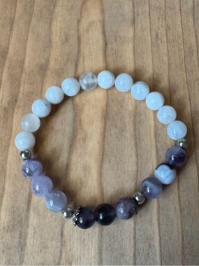 Peaceful Amethyst & Moonstone Bracelet | Evolve Mala
